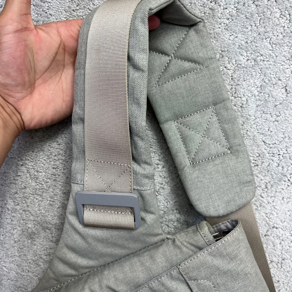 Bluelounge Messenger Bag Grey‎ Recycled PET Fabric Laptop Commuter Bag School